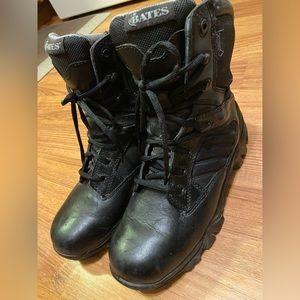 Women’s Size 7 Side Zip Bates Boots